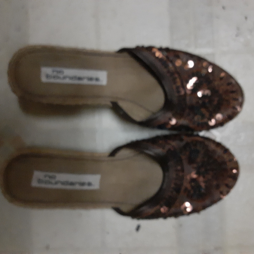 No Boundaries Women's Sparkling Brown Mules
